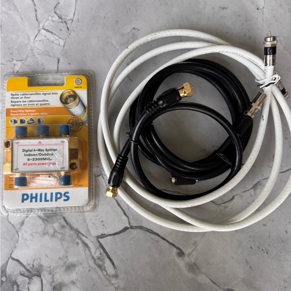 Philips Digital 4-Way Splitter with Blue Connectors